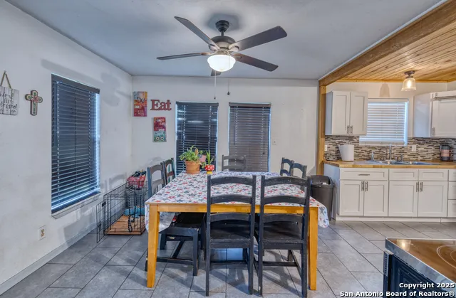806 S Park St Uvalde, TX 78801