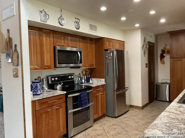 782 Lakeshore Bandera, TX 78003