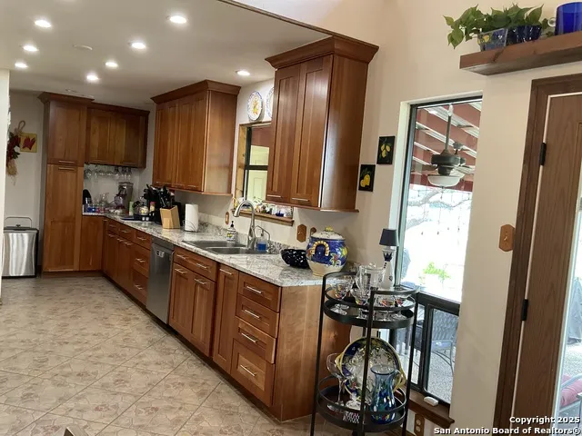 782 Lakeshore Bandera, TX 78003