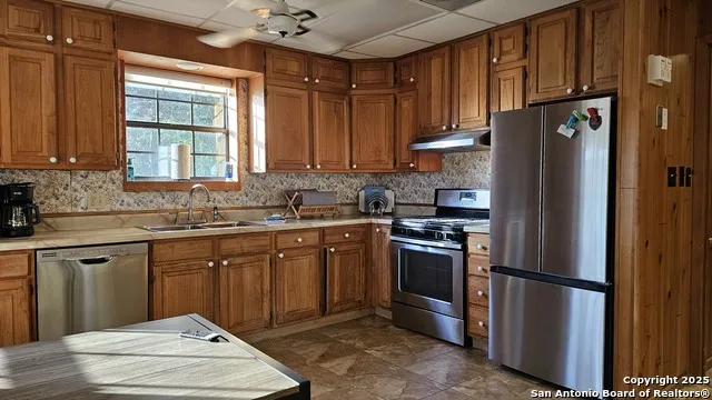 1647 Rio Ranchero Pipe Creek, TX 78063