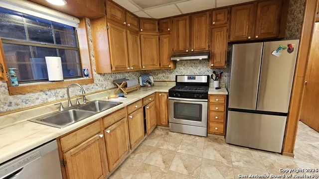 1647 Rio Ranchero Pipe Creek, TX 78063