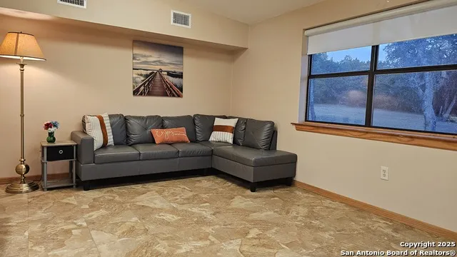 1647 Rio Ranchero Pipe Creek, TX 78063