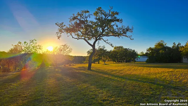 1647 Rio Ranchero Pipe Creek, TX 78063