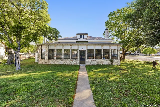 1028 Jefferson St Kerrville, TX 78028