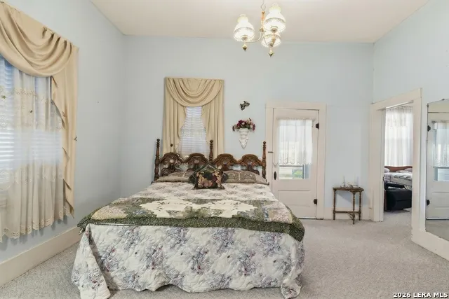 1028 Jefferson St Kerrville, TX 78028