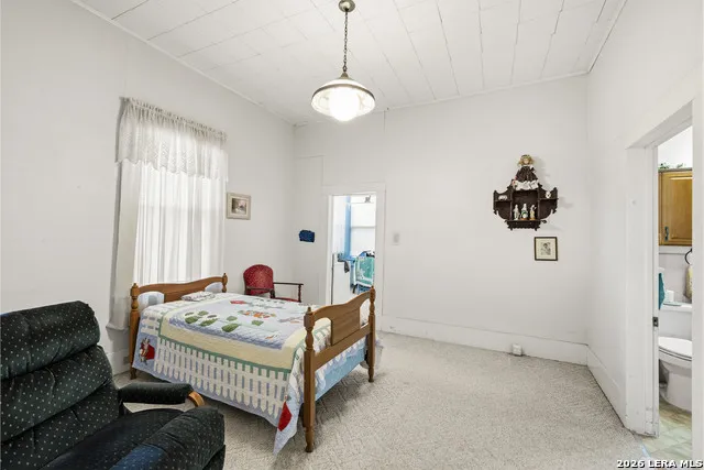 1028 Jefferson St Kerrville, TX 78028