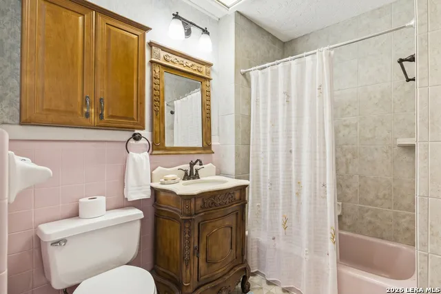 1028 Jefferson St Kerrville, TX 78028