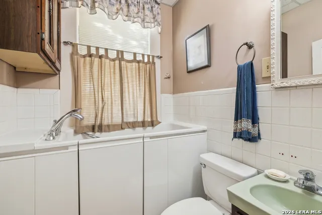 1028 Jefferson St Kerrville, TX 78028