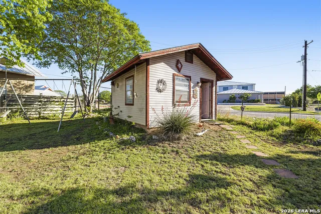 1028 Jefferson St Kerrville, TX 78028