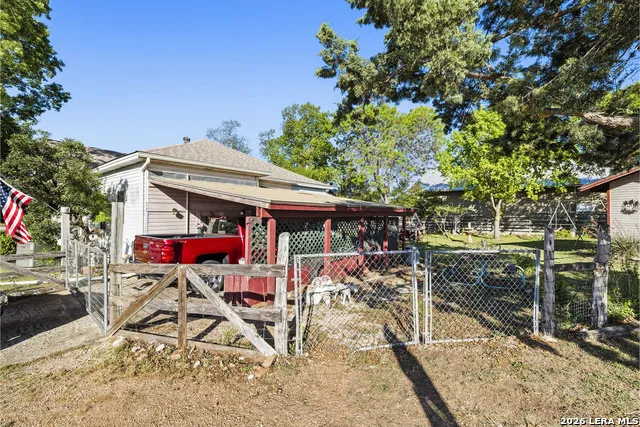 1028 Jefferson St Kerrville, TX 78028