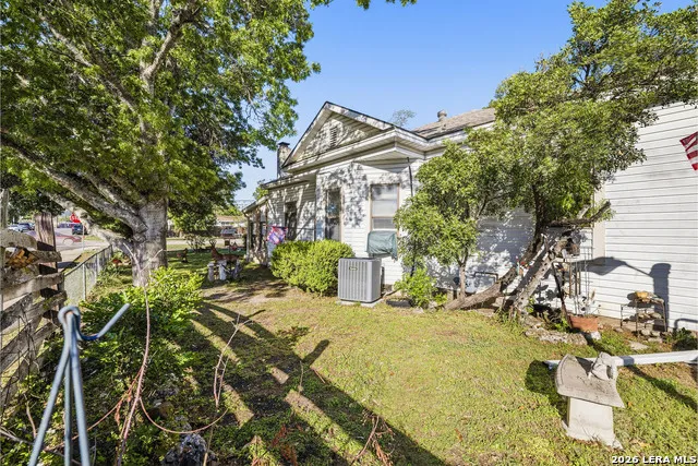 1028 Jefferson St Kerrville, TX 78028