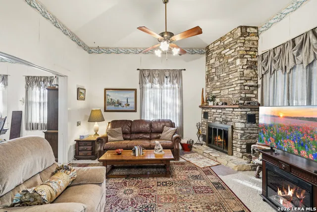 1028 Jefferson St Kerrville, TX 78028