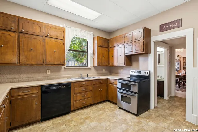 1028 Jefferson St Kerrville, TX 78028