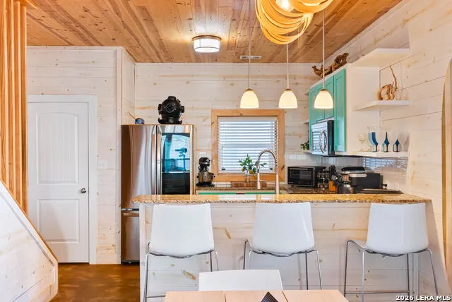 2120 11th St #404 Port Aransas, TX 78373