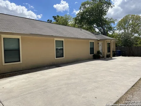 823 Bynum Unit 201