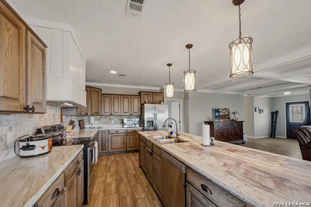 208 WELL PAD RD George West, TX 78022