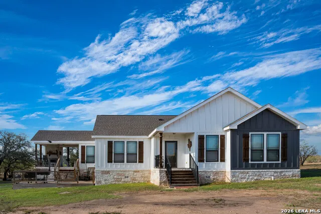 208 WELL PAD RD George West, TX 78022