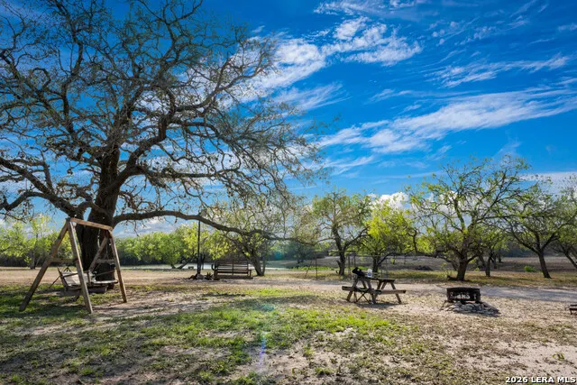 208 WELL PAD RD George West, TX 78022