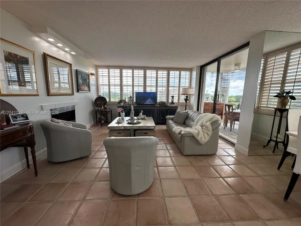 1200 Saint Charles Pl #618 Pembroke Pines, FL 33026