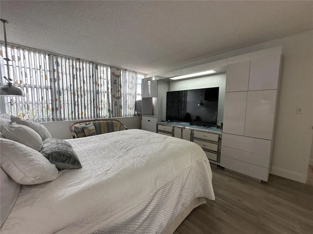 1200 Saint Charles Pl #618 Pembroke Pines, FL 33026