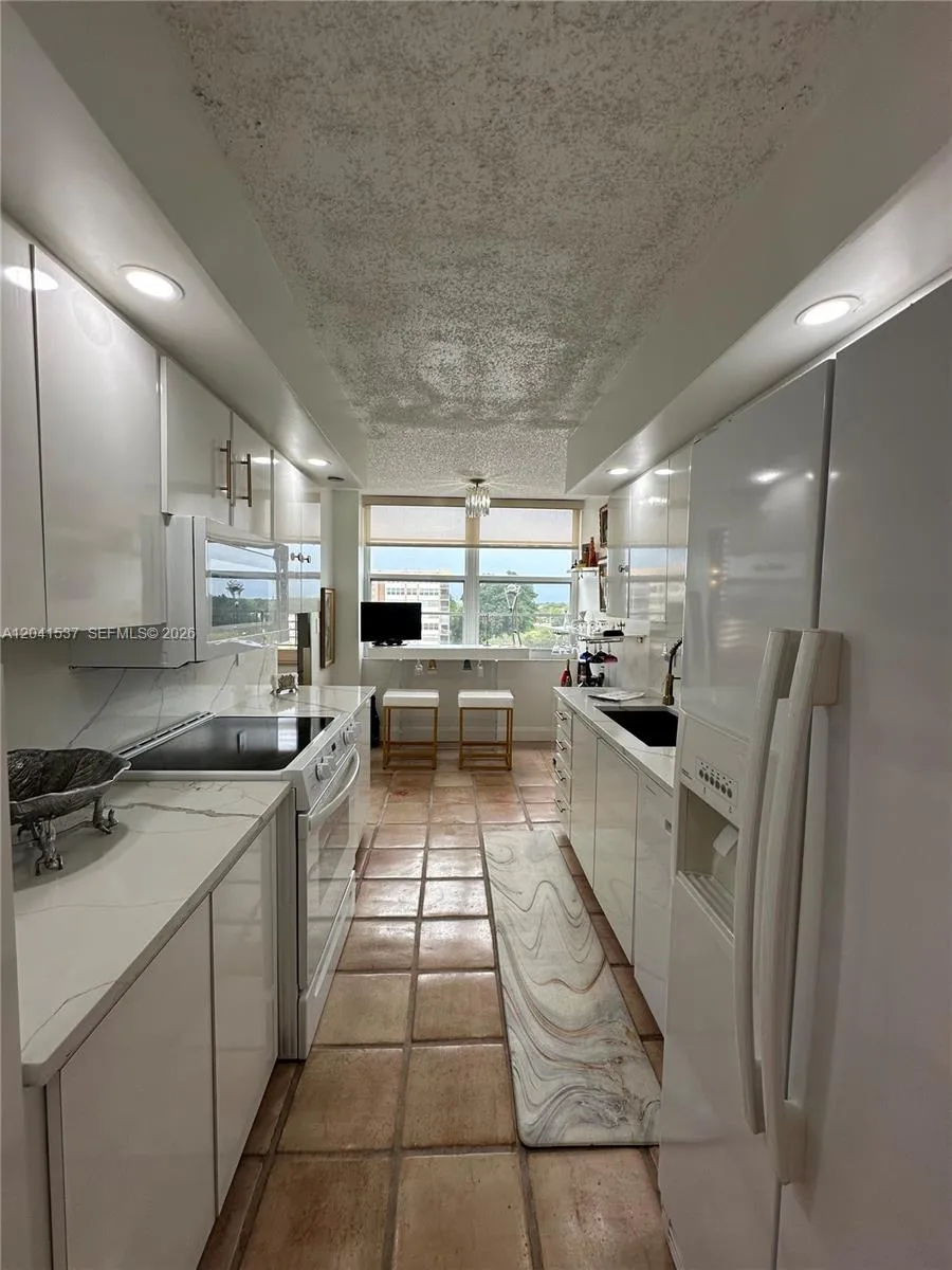 1200 Saint Charles Pl #618 Pembroke Pines, FL 33026