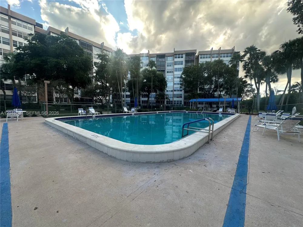 1200 Saint Charles Pl #618 Pembroke Pines, FL 33026