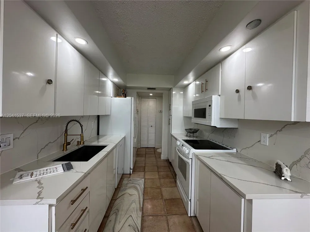 1200 Saint Charles Pl #618 Pembroke Pines, FL 33026
