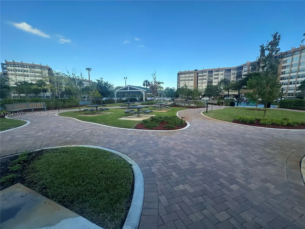 1200 Saint Charles Pl #618 Pembroke Pines, FL 33026