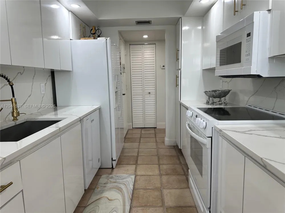 1200 Saint Charles Pl #618 Pembroke Pines, FL 33026