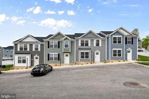 213 SIENNA LANE