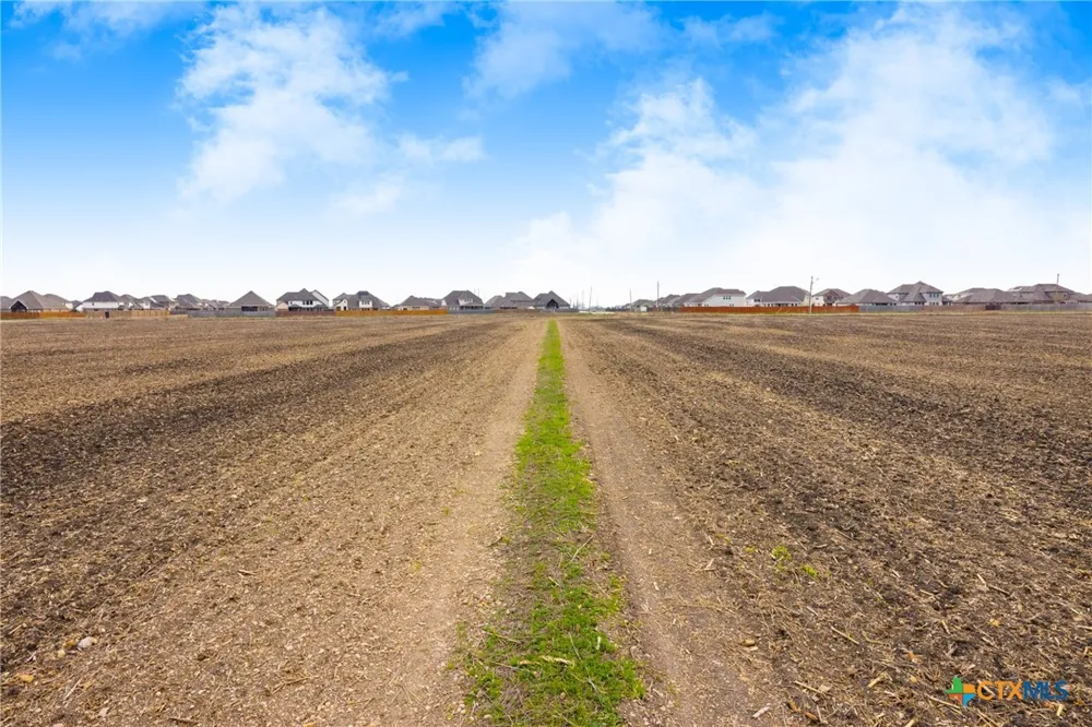 1501 County Road 132 Hutto, TX 78634