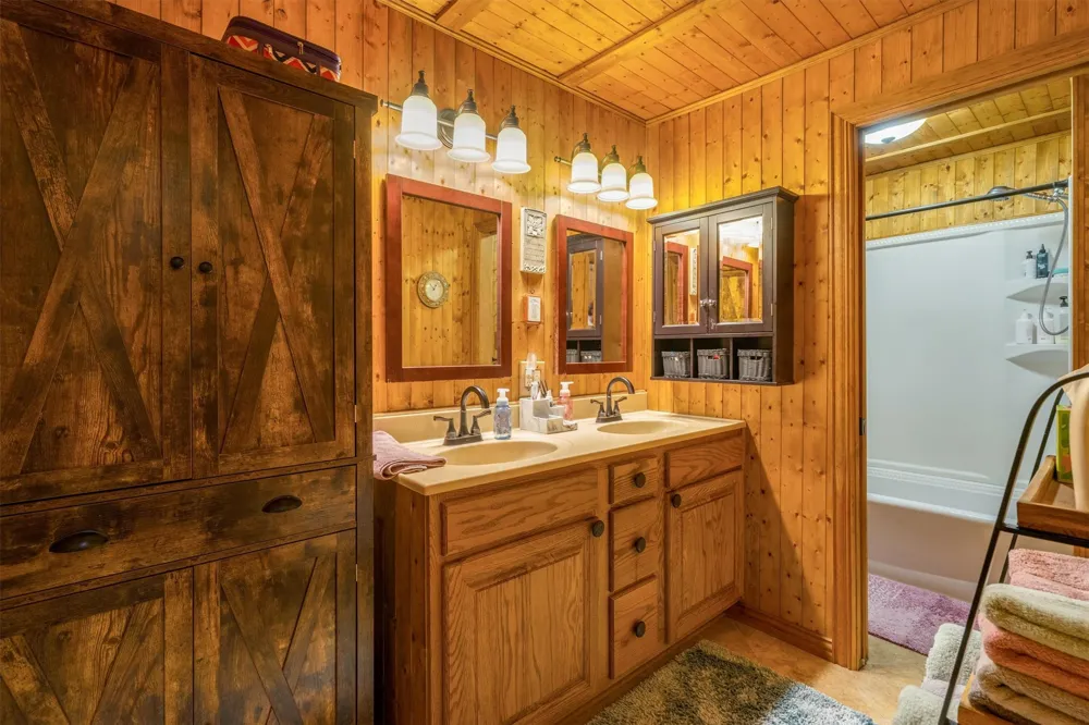 175 Hcr 3138 Bynum, TX 76631