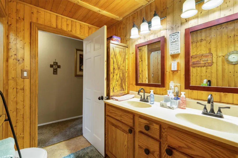 175 Hcr 3138 Bynum, TX 76631