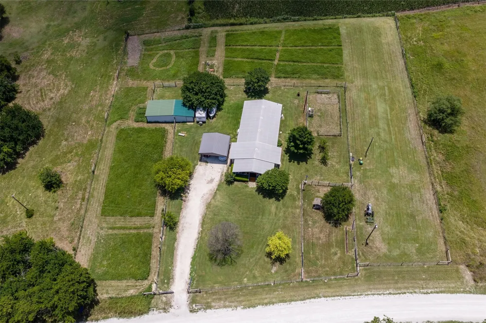 175 Hcr 3138 Bynum, TX 76631