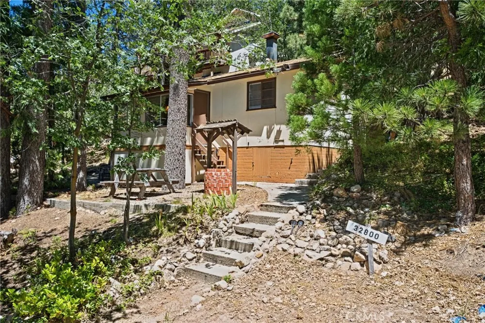 32800 Willow Running Springs, CA 92382