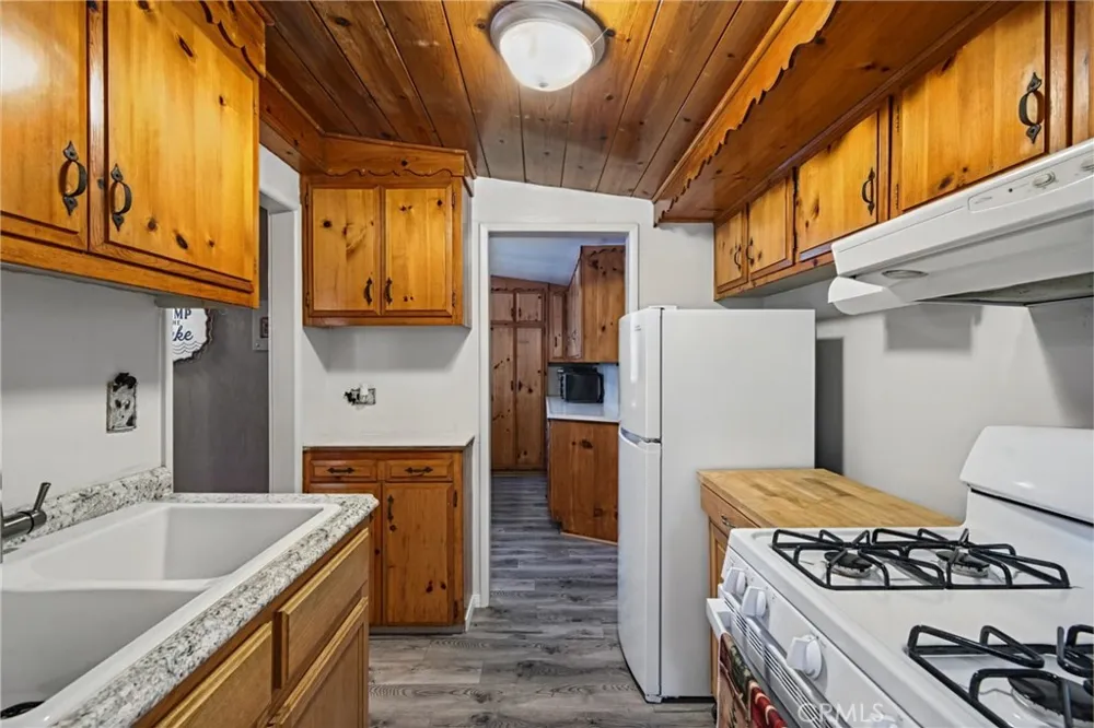 32800 Willow Running Springs, CA 92382