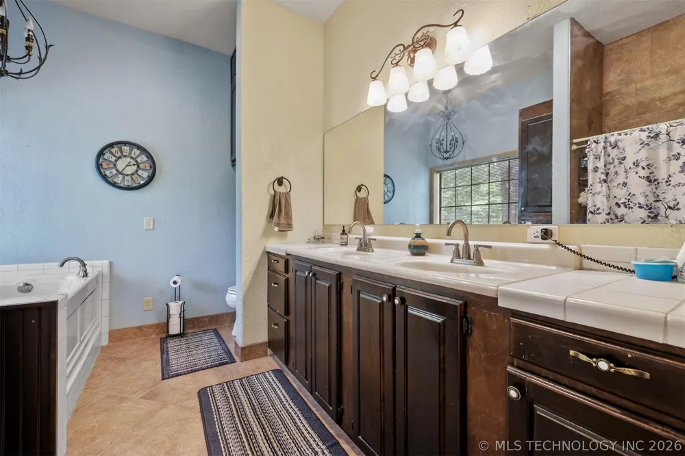 5792 W Lain Lake Road Atoka, OK 74525