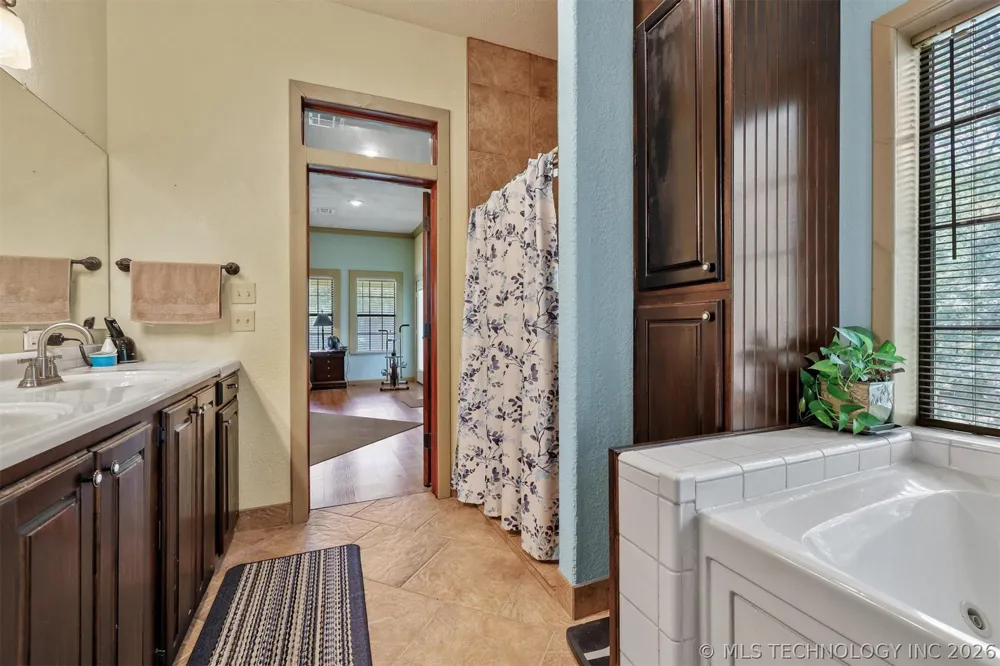 5792 W Lain Lake Road Atoka, OK 74525