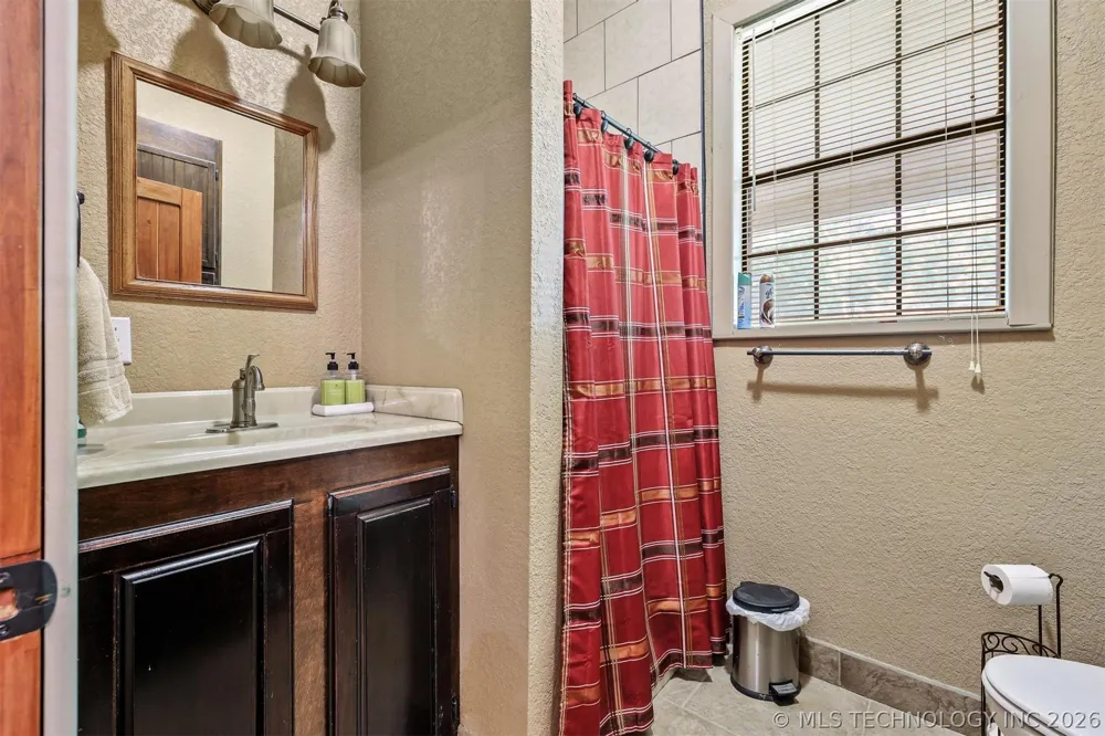 5792 W Lain Lake Road Atoka, OK 74525