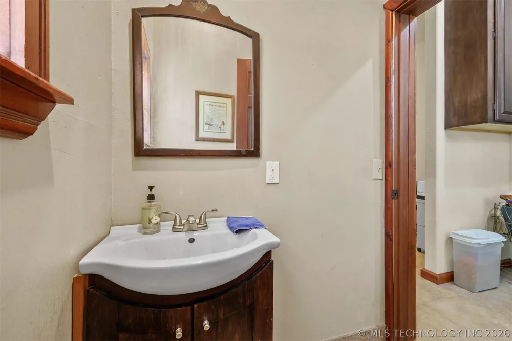 5792 W Lain Lake Road Atoka, OK 74525