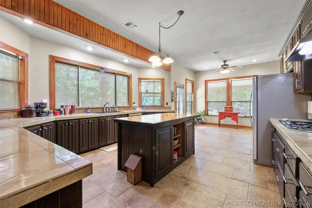 5792 W Lain Lake Road Atoka, OK 74525