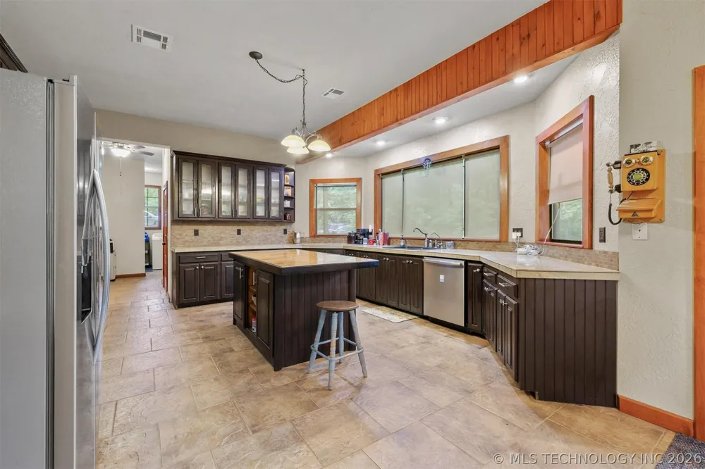 5792 W Lain Lake Road Atoka, OK 74525