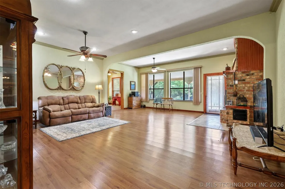5792 W Lain Lake Road Atoka, OK 74525