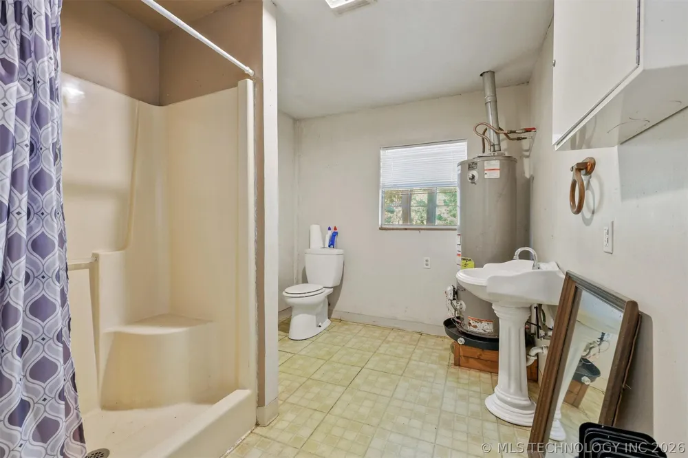 5792 W Lain Lake Road Atoka, OK 74525