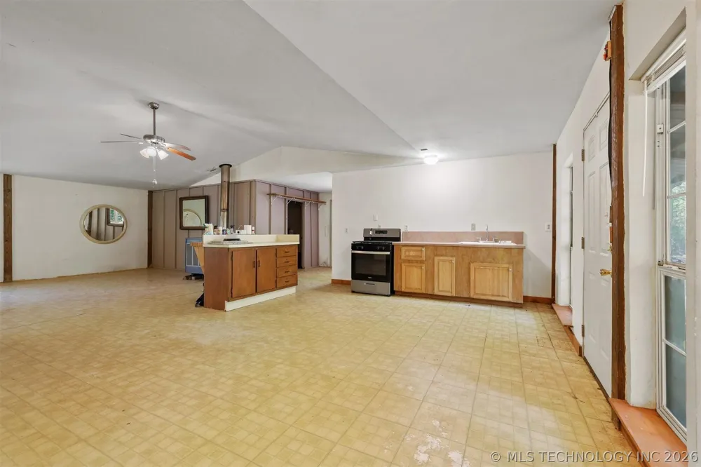 5792 W Lain Lake Road Atoka, OK 74525