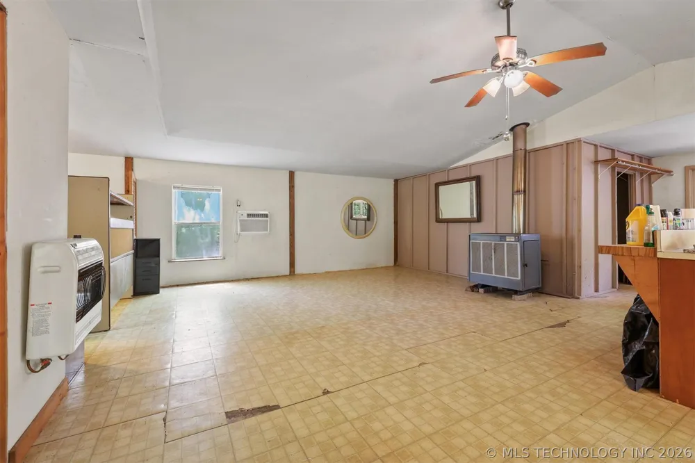 5792 W Lain Lake Road Atoka, OK 74525