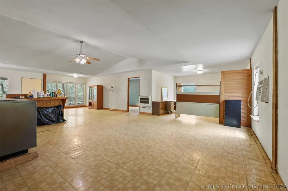 5792 W Lain Lake Road Atoka, OK 74525