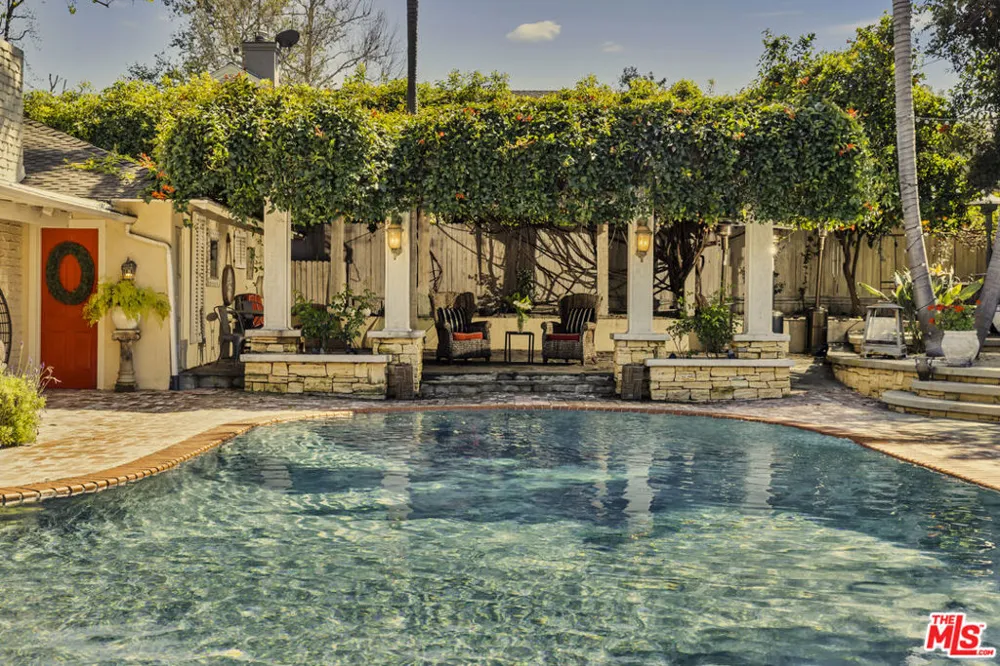 13166 Valley Vista Boulevard Studio City, CA 91604