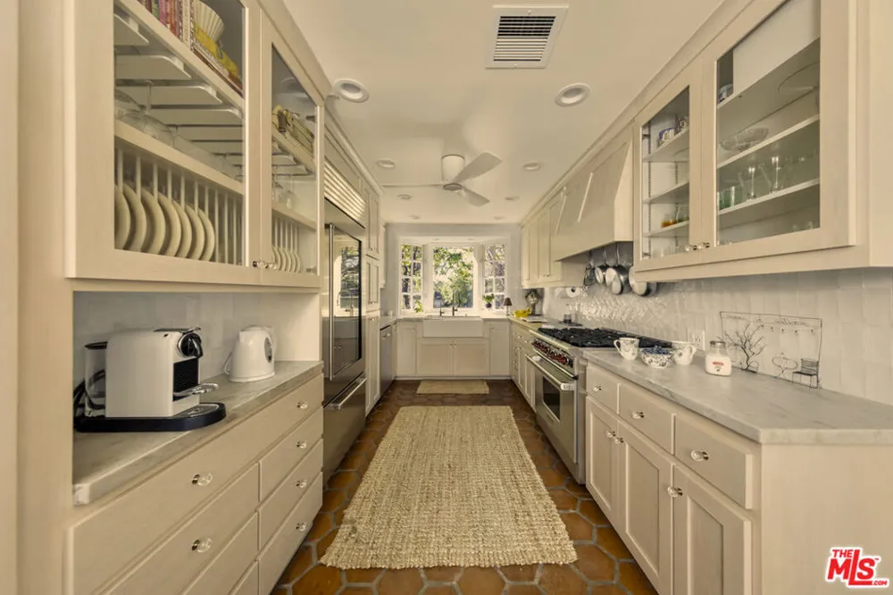 13166 Valley Vista Boulevard Studio City, CA 91604