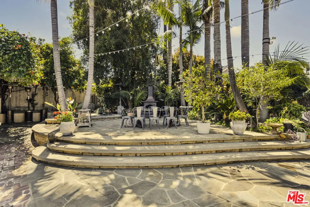 13166 Valley Vista Boulevard Studio City, CA 91604